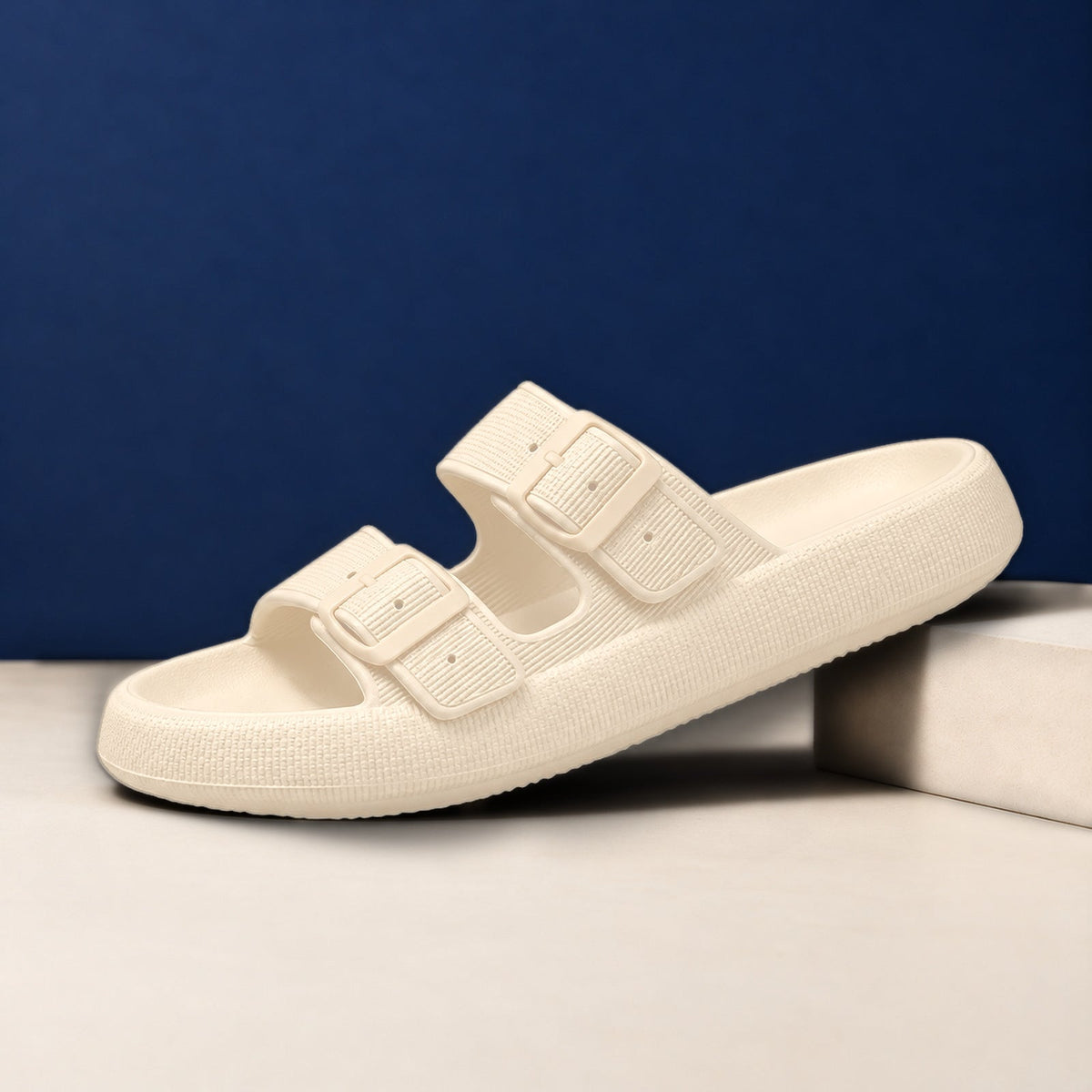 Comfort Çift Toka Terlik – Krem (Bej-açık ton), yandan görünüm