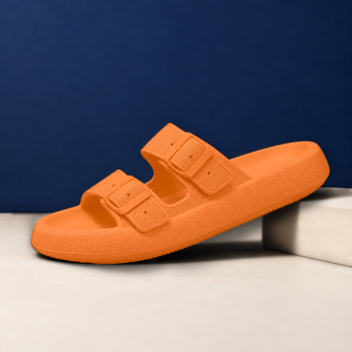 Comfort Çift Toka Terlik – Turuncu, yandan görünüm